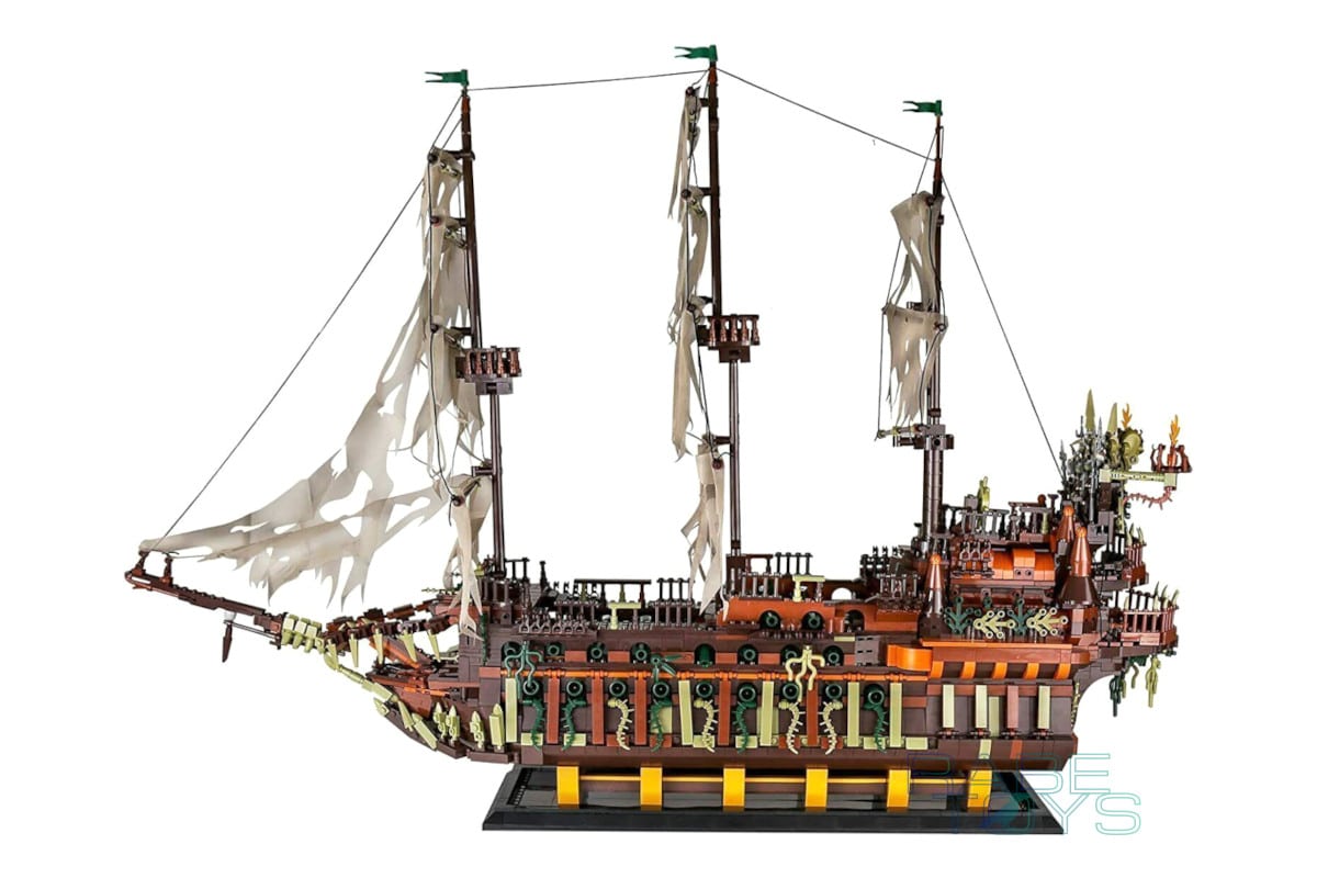 Mould King 13138 - Piratenschiff Flying Dutchman - Produktbild seitlich links
